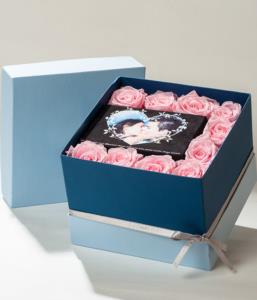 flower box con rose rosa stabilizzate e profumate con foto